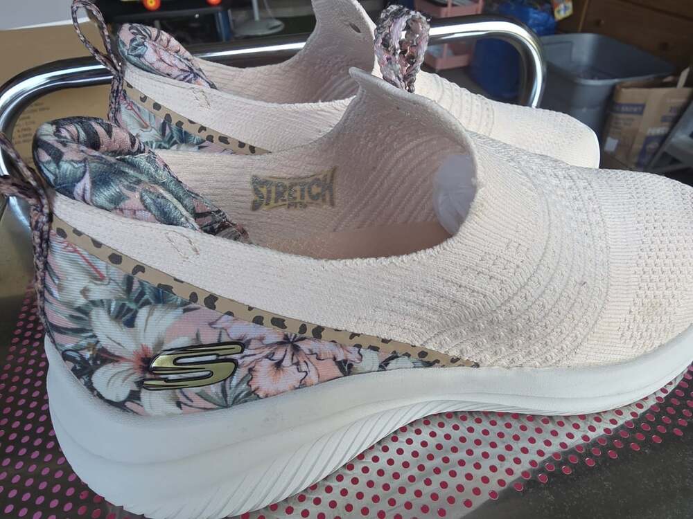 Skechers Ultra Flex 3.0 Eternal Love Women's 7.5 Slip-On Light Pink